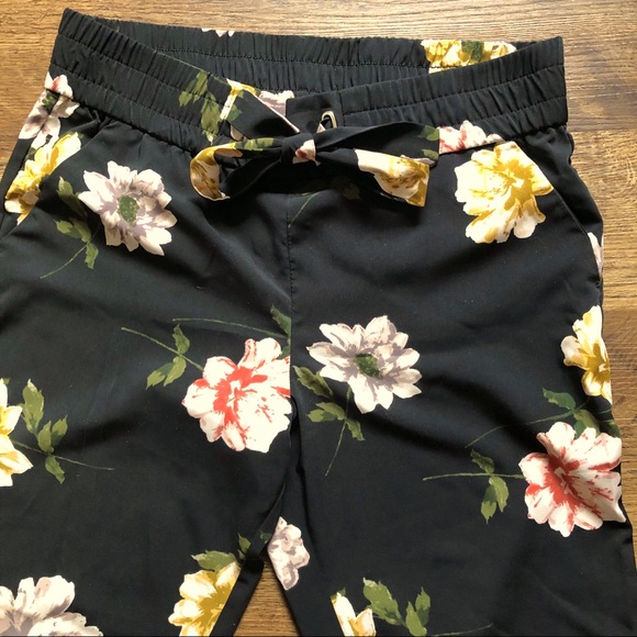 Floral Dress Pants 💐 - Picture 3 of 4